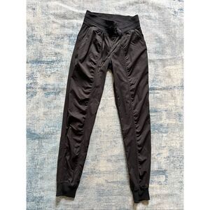 Lululemon Dance Studio Black Mid Rise Jogger Size 2